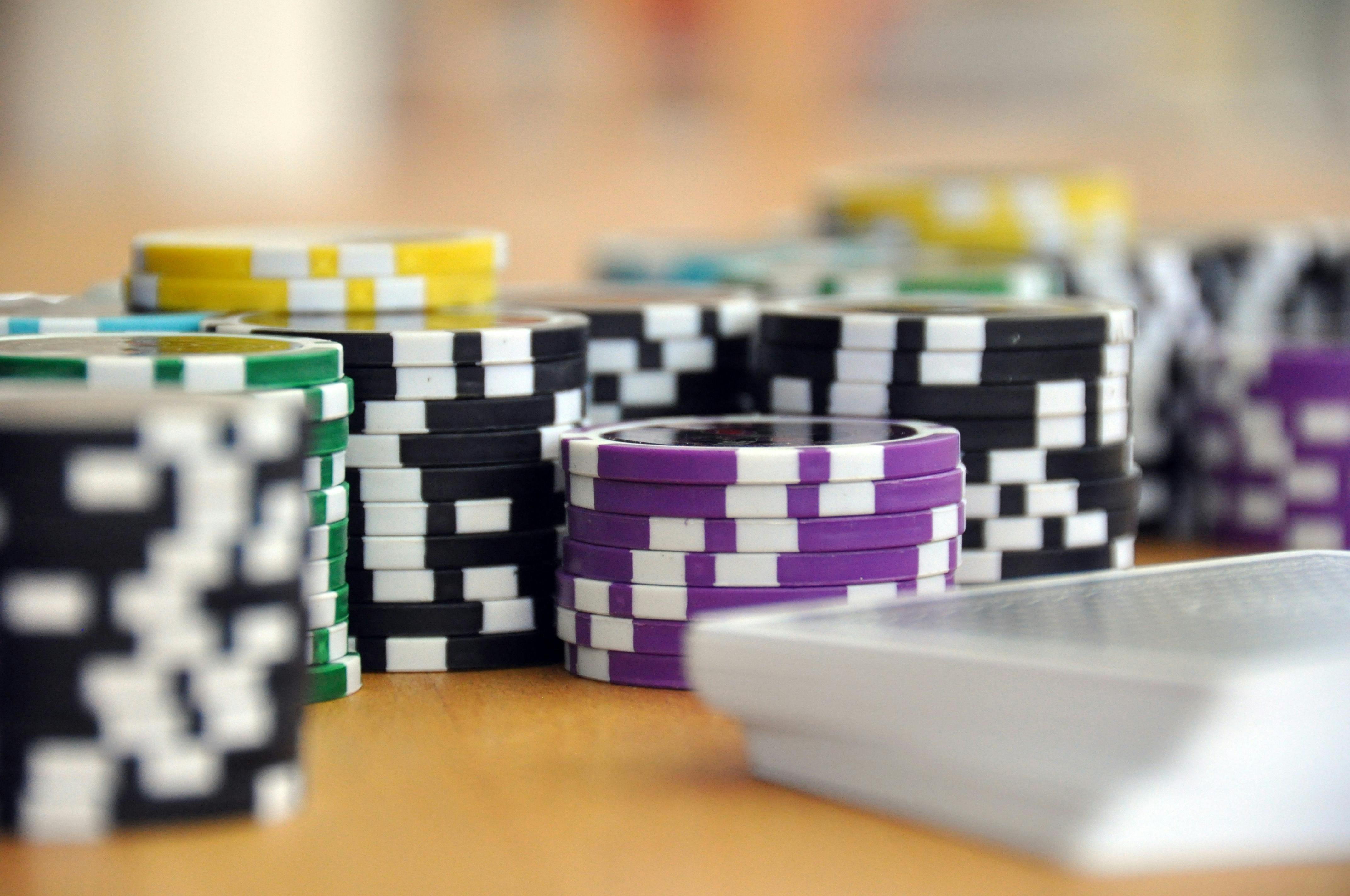 dewascore mobile app showing sports betting, live dealer, and slot games on Android and iOS